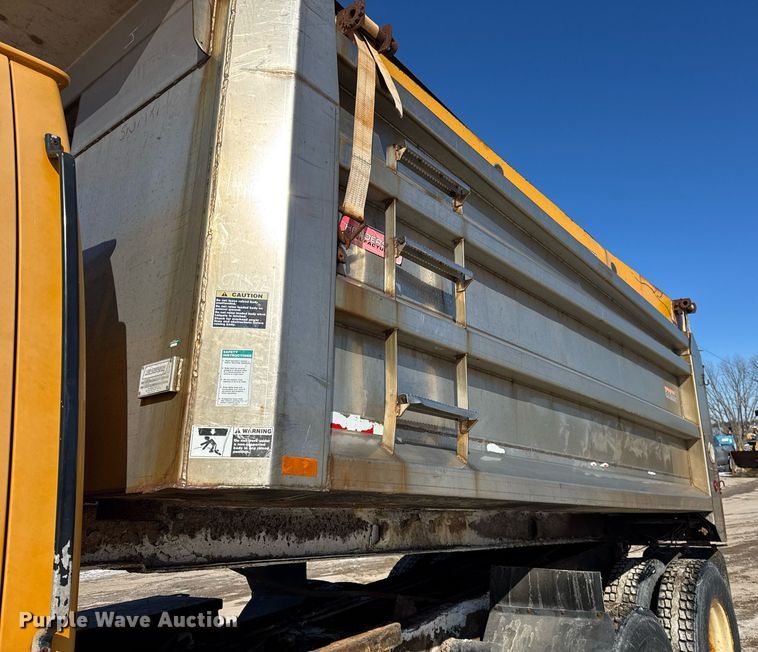 image for item DU3304 2001 Sterling dump truck