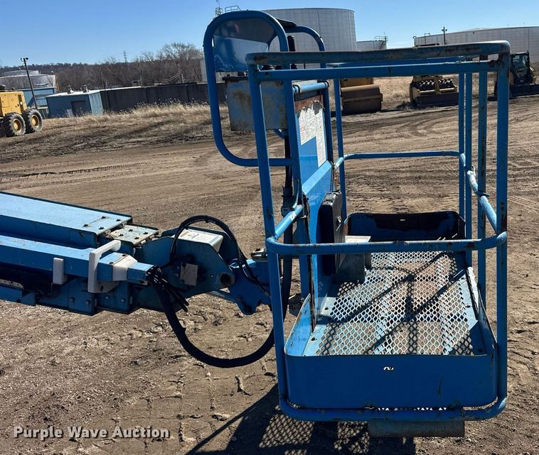 image for item DU3318 1997 Genie S60 boom lift