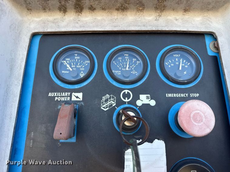 image for item DU3318 1997 Genie S60 boom lift