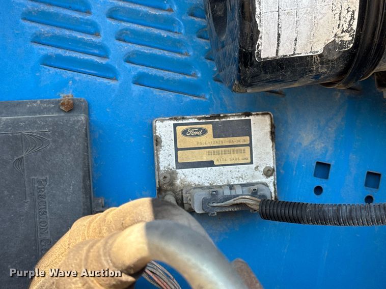 image for item DU3318 1997 Genie S60 boom lift