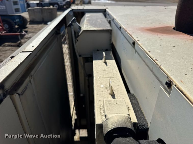 image for item DU3321 Ingersoll Rand 825 air compressor