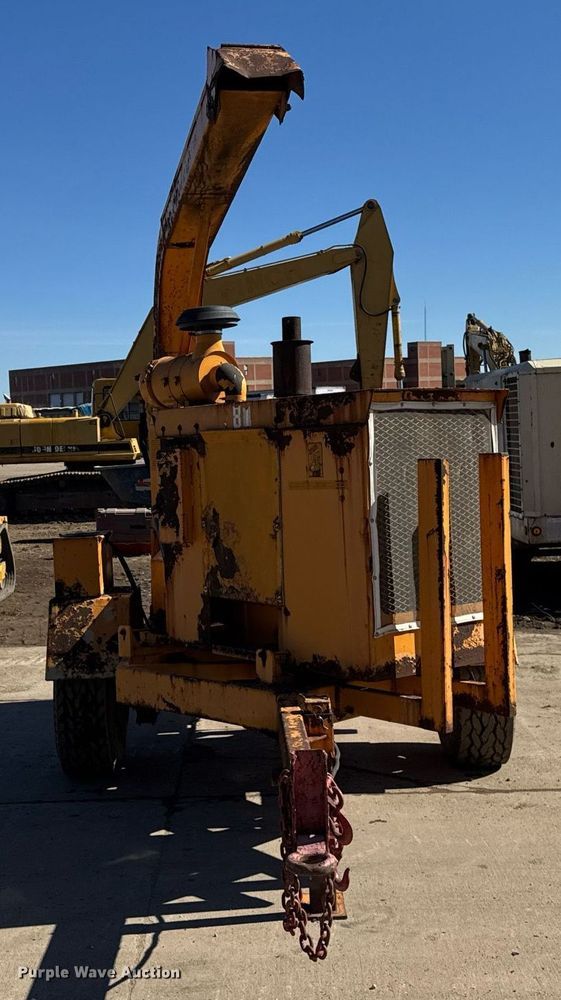 image for item DU3322 1990 Bandit wood chipper