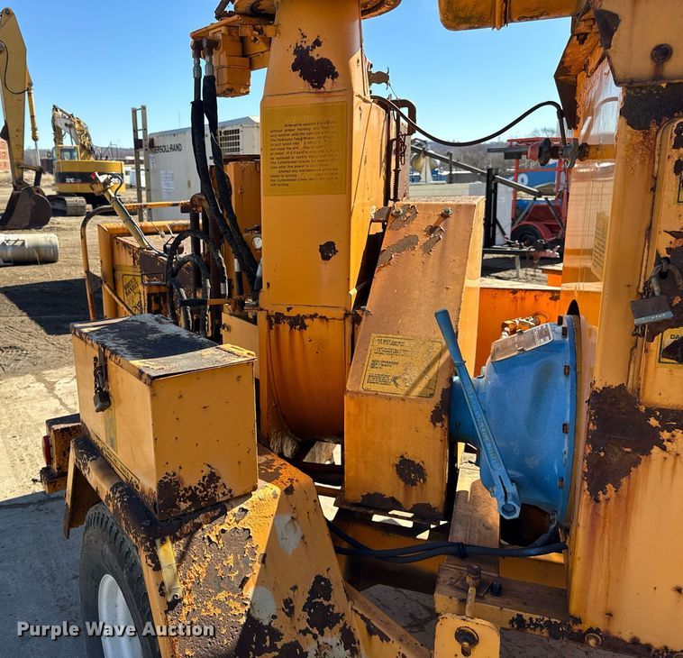 image for item DU3322 1990 Bandit wood chipper