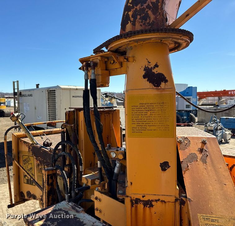 image for item DU3322 1990 Bandit wood chipper