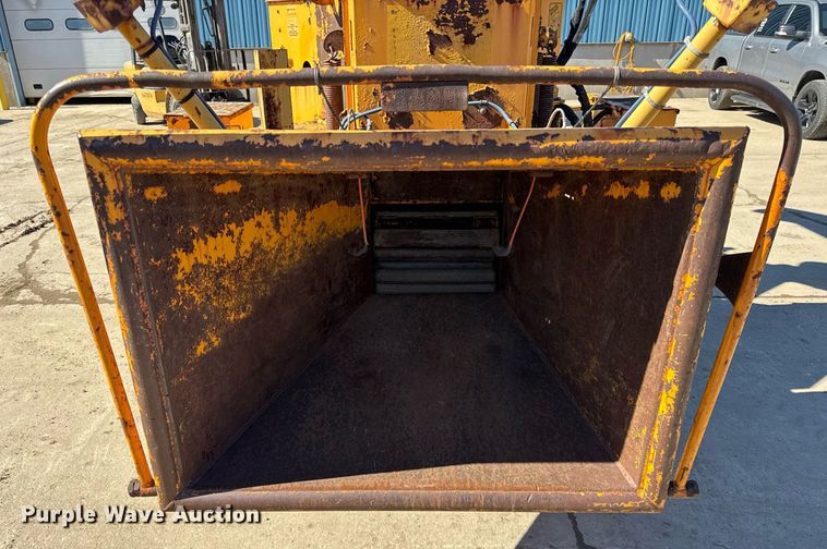 image for item DU3322 1990 Bandit wood chipper