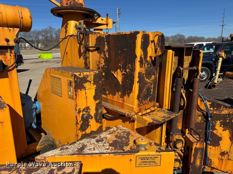 image for item DU3322 1990 Bandit wood chipper