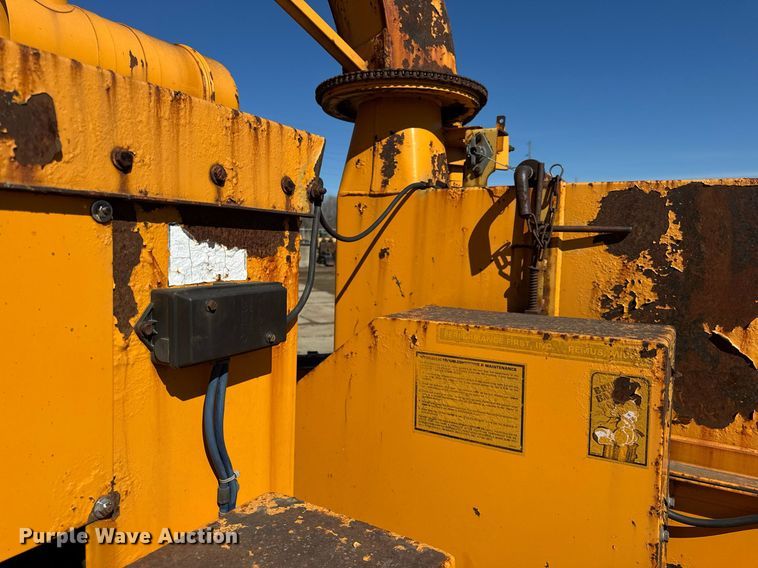 image for item DU3322 1990 Bandit wood chipper