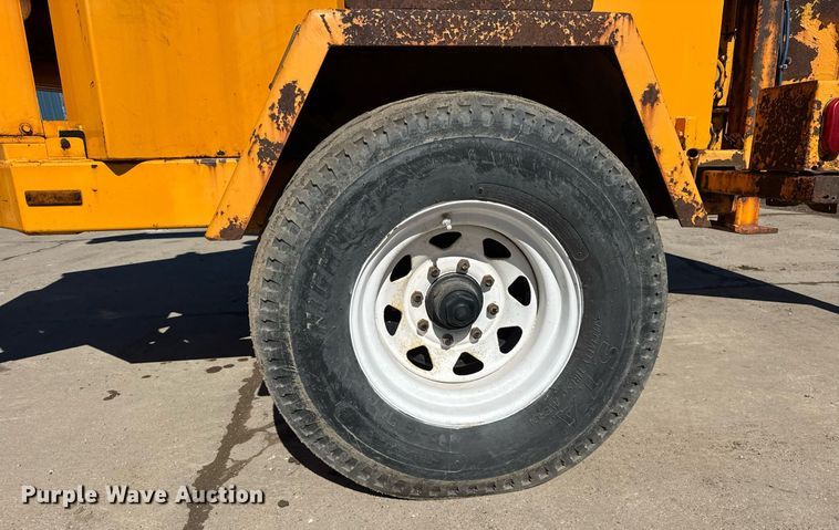 image for item DU3322 1990 Bandit wood chipper