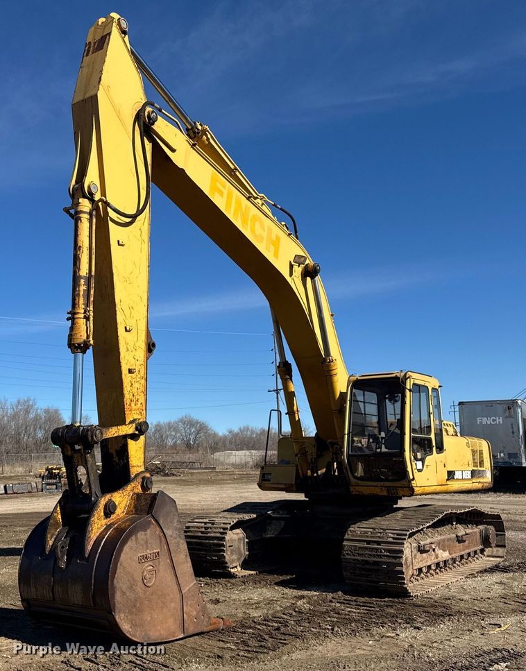 image for item DU3327 1997 John Deere 892E excavator