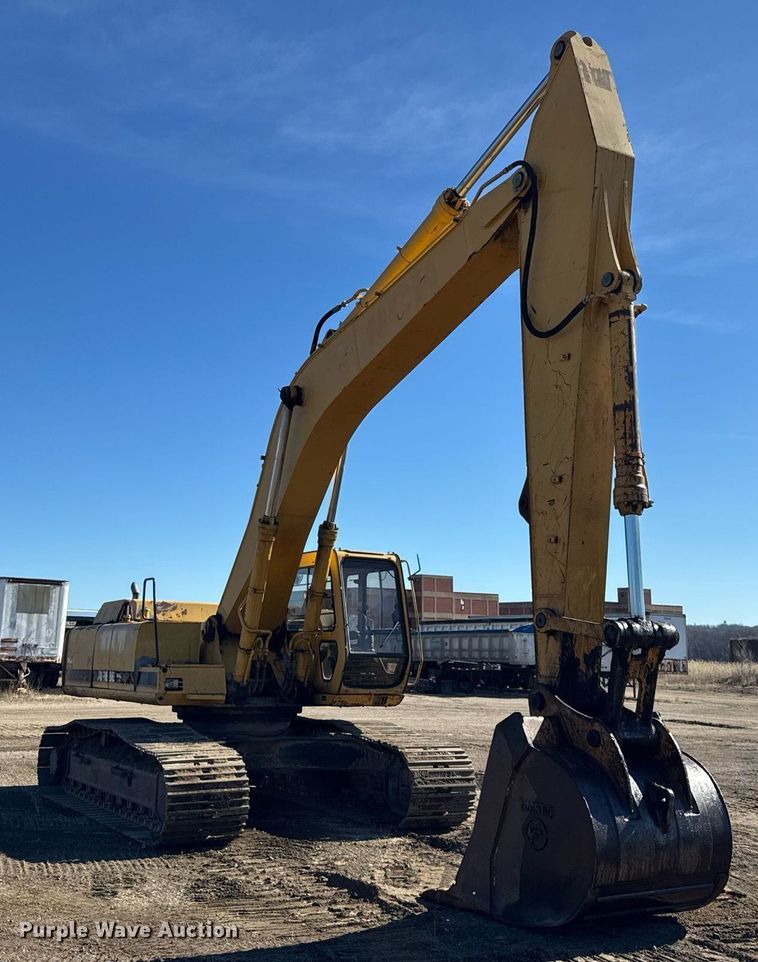 image for item DU3327 1997 John Deere 892E excavator