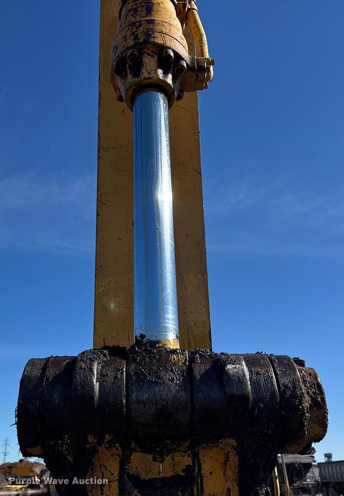 image for item DU3327 1997 John Deere 892E excavator