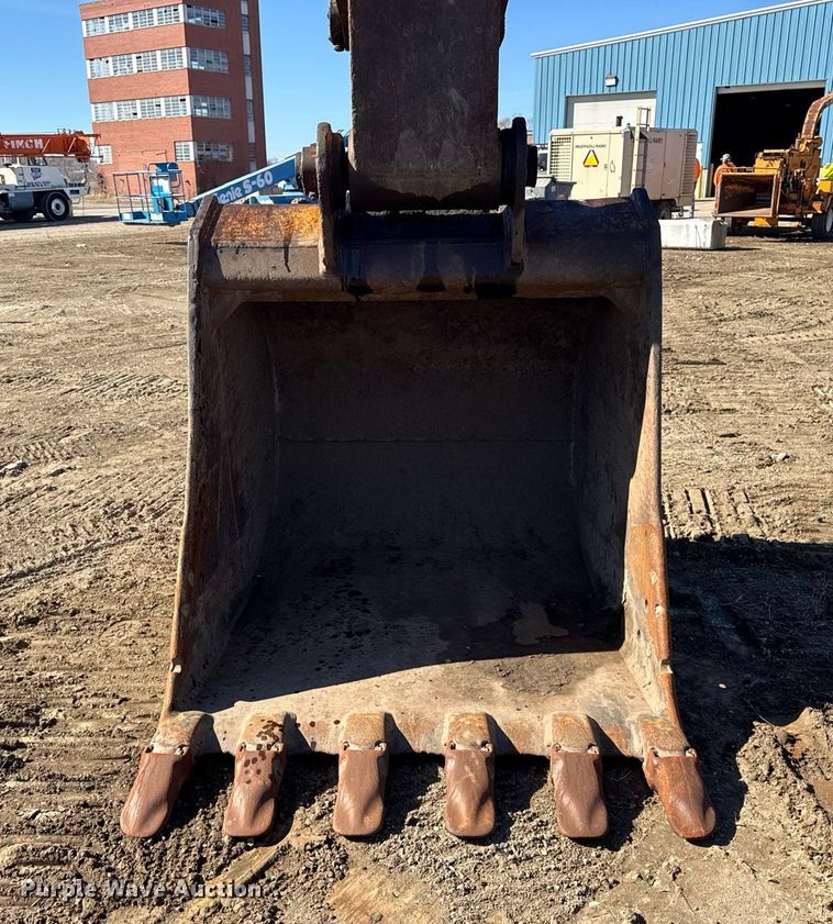 image for item DU3327 1997 John Deere 892E excavator