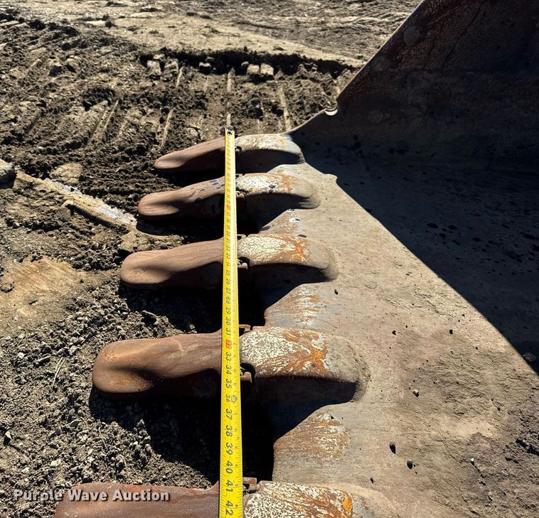 image for item DU3327 1997 John Deere 892E excavator