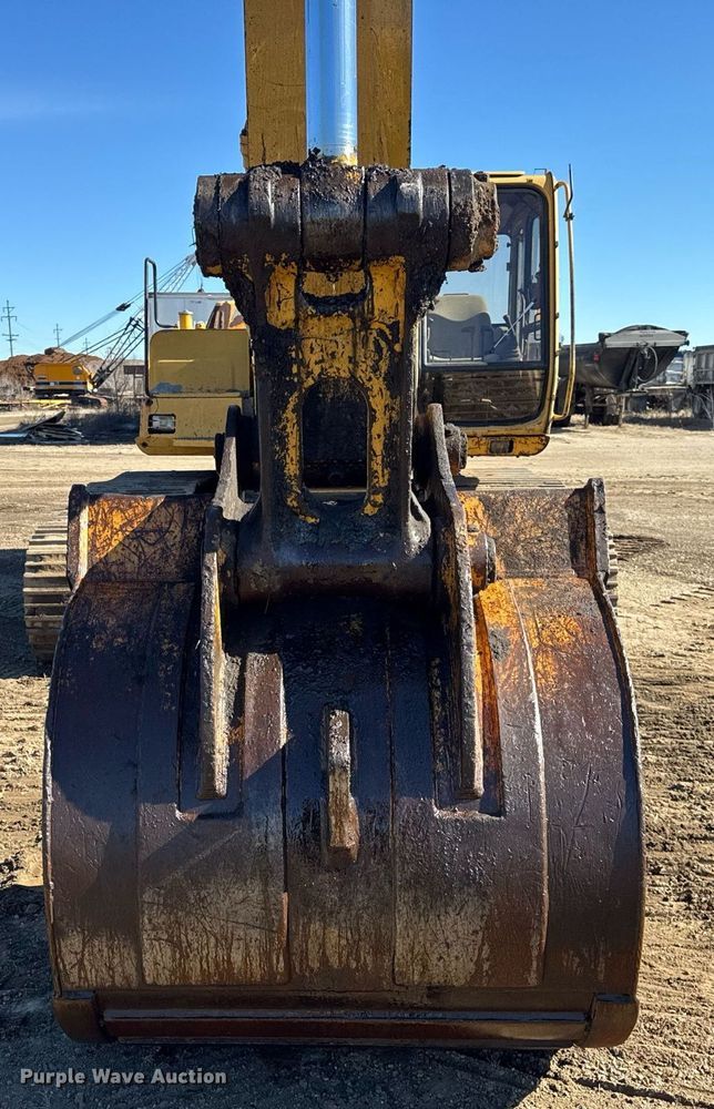 image for item DU3327 1997 John Deere 892E excavator