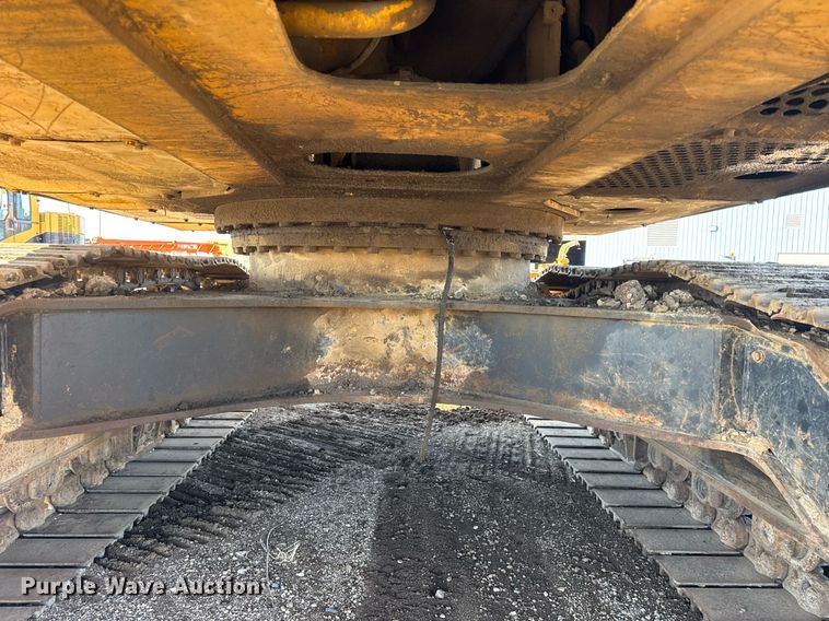 image for item DU3327 1997 John Deere 892E excavator