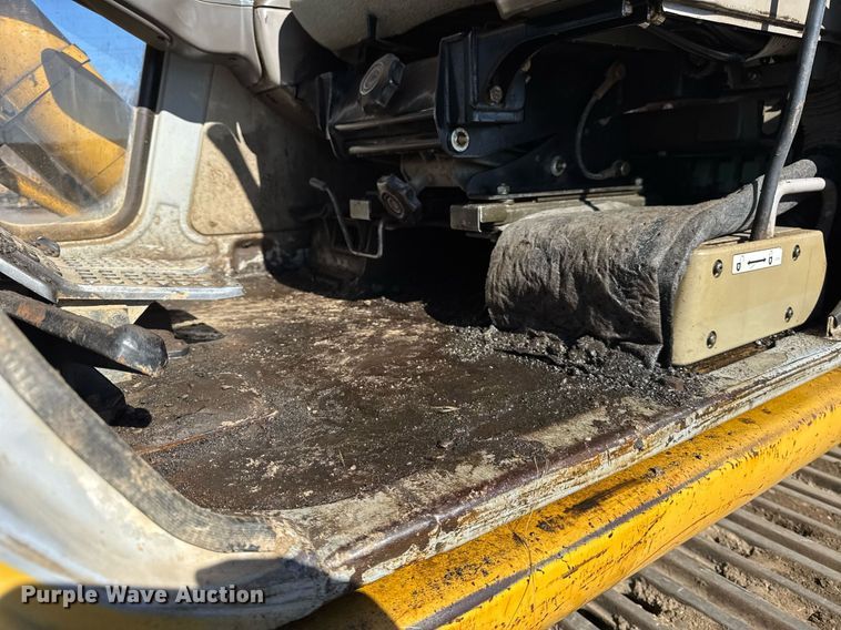 image for item DU3327 1997 John Deere 892E excavator