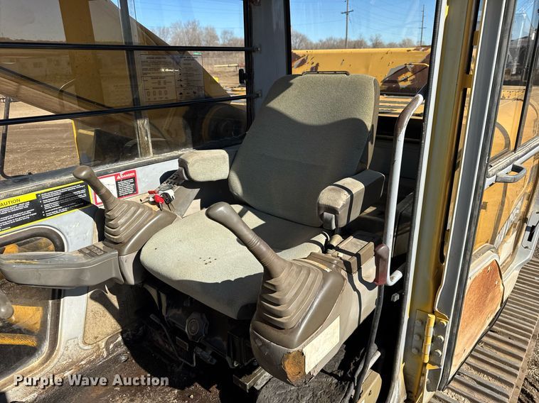 image for item DU3327 1997 John Deere 892E excavator