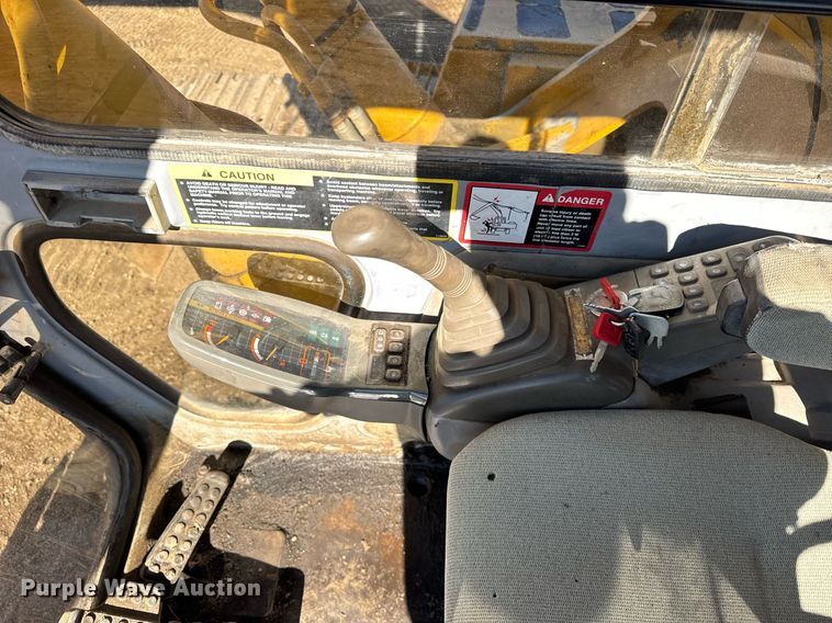 image for item DU3327 1997 John Deere 892E excavator