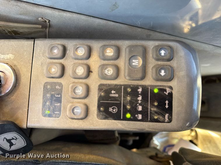 image for item DU3327 1997 John Deere 892E excavator