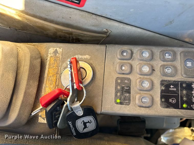 image for item DU3327 1997 John Deere 892E excavator