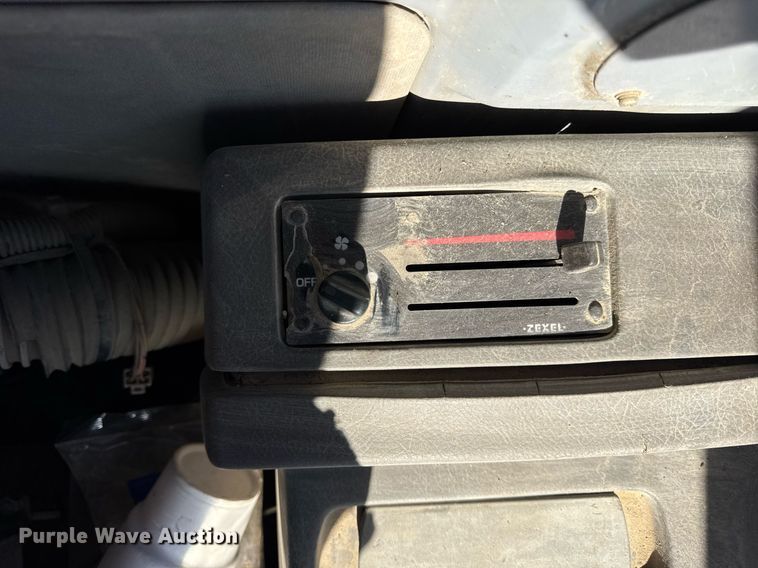 image for item DU3327 1997 John Deere 892E excavator