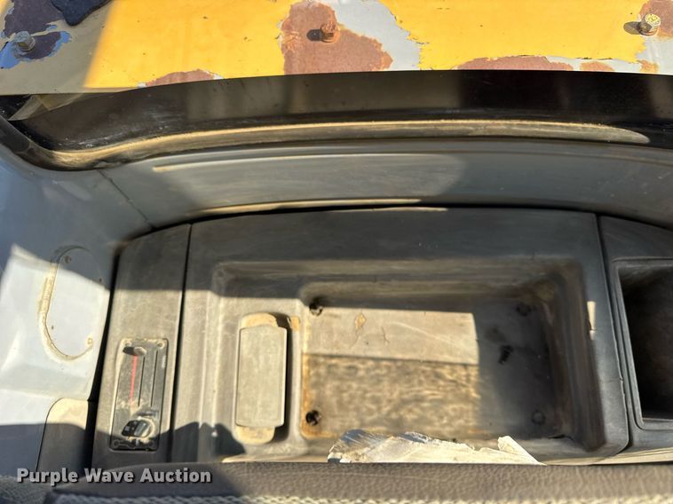 image for item DU3327 1997 John Deere 892E excavator