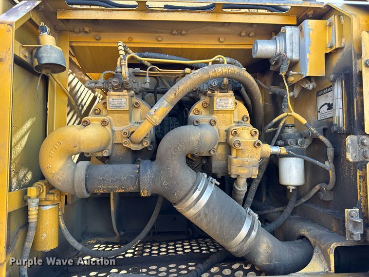 image for item DU3327 1997 John Deere 892E excavator