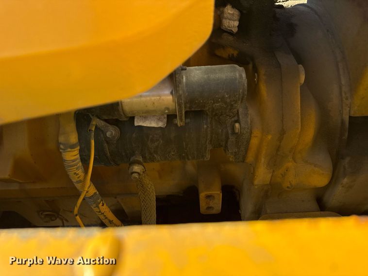 image for item DU3327 1997 John Deere 892E excavator