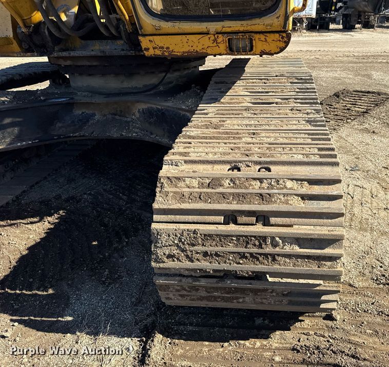 image for item DU3327 1997 John Deere 892E excavator