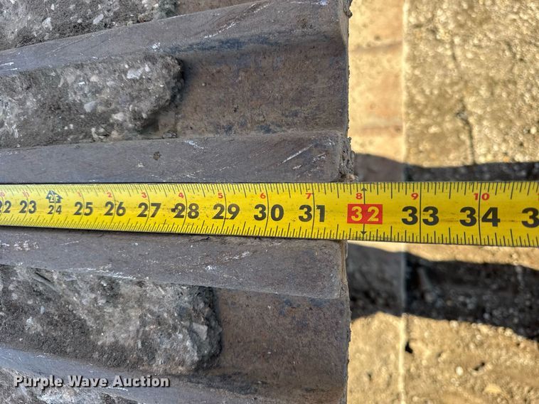 image for item DU3327 1997 John Deere 892E excavator