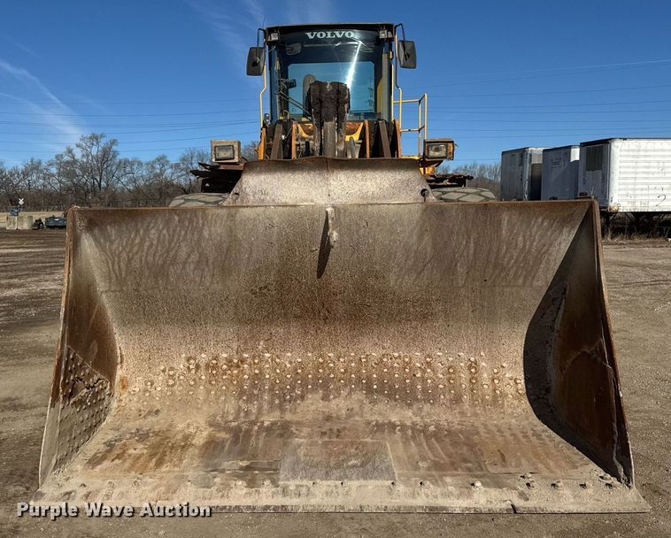 image for item DU3328 1999 Volvo L180C wheel loader
