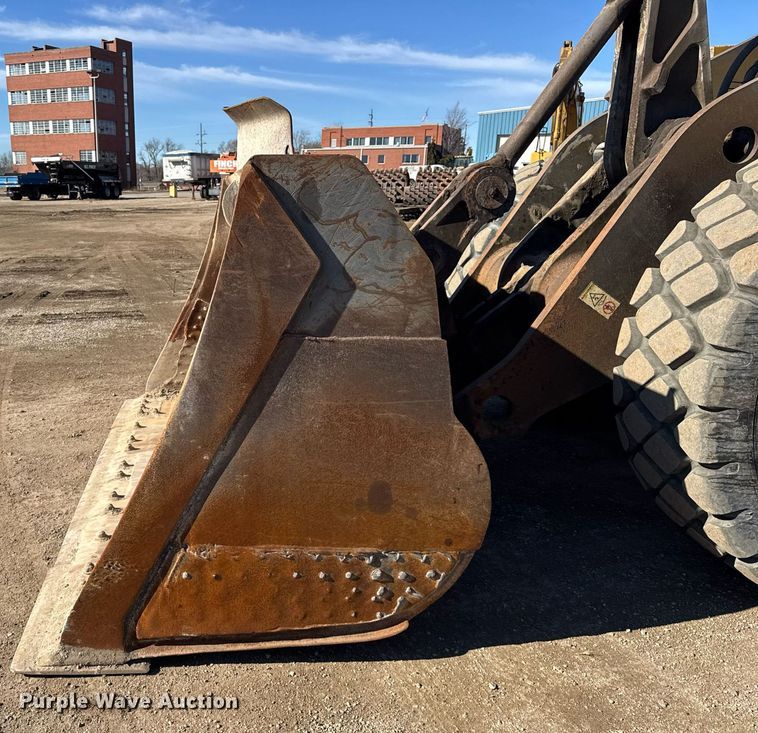 image for item DU3328 1999 Volvo L180C wheel loader