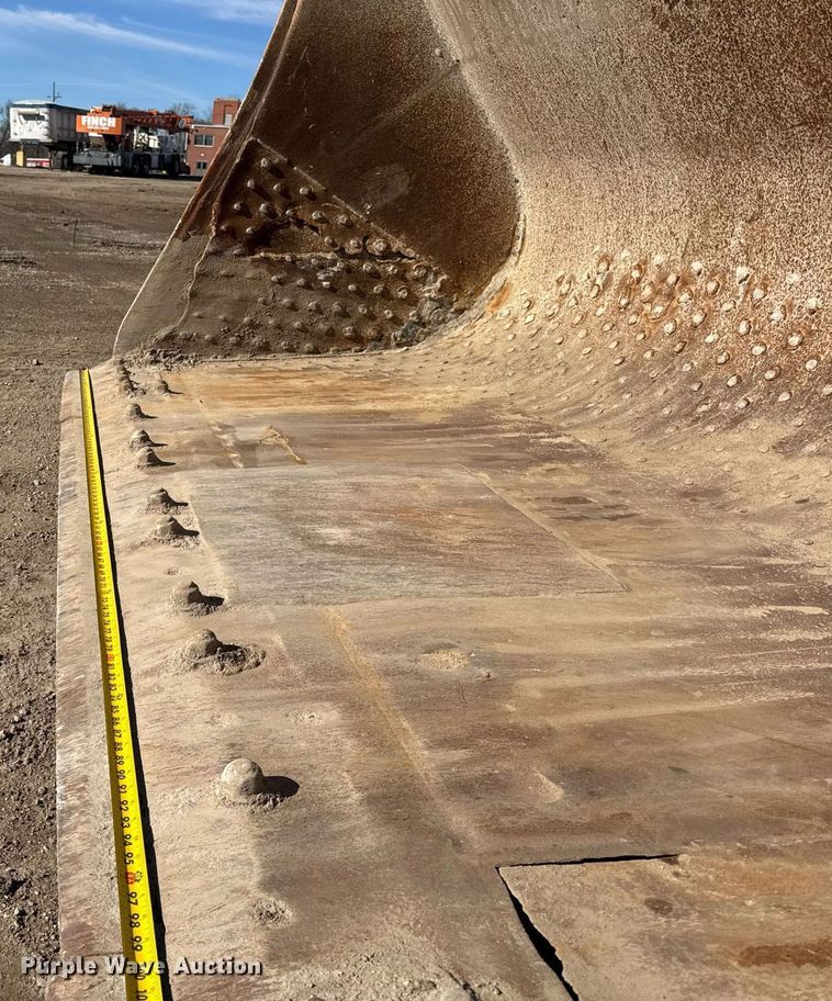 image for item DU3328 1999 Volvo L180C wheel loader