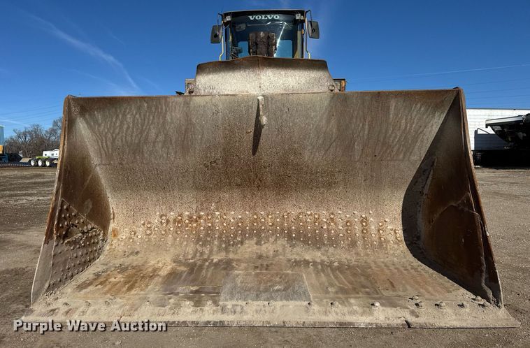 image for item DU3328 1999 Volvo L180C wheel loader