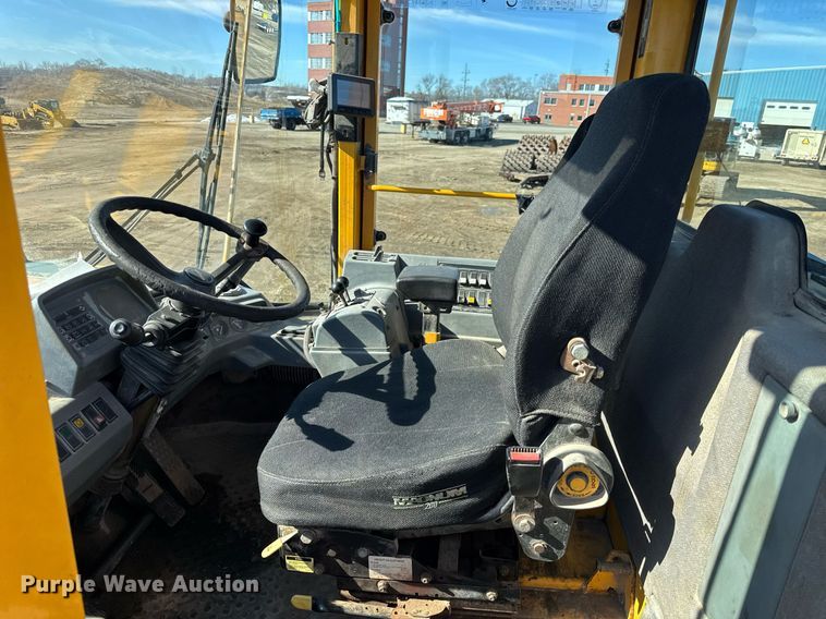 image for item DU3328 1999 Volvo L180C wheel loader