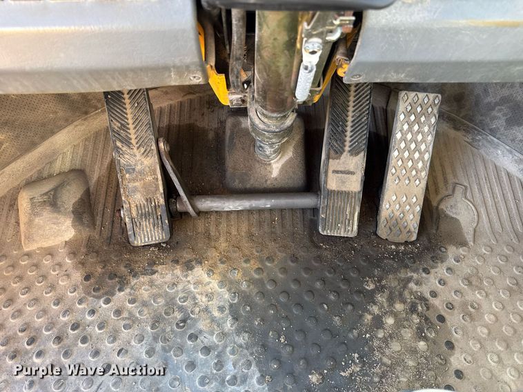 image for item DU3328 1999 Volvo L180C wheel loader