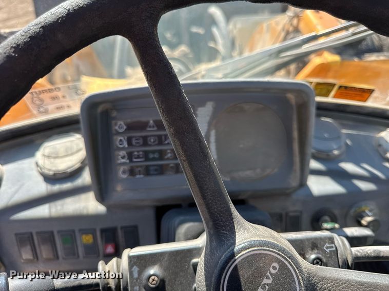 image for item DU3328 1999 Volvo L180C wheel loader