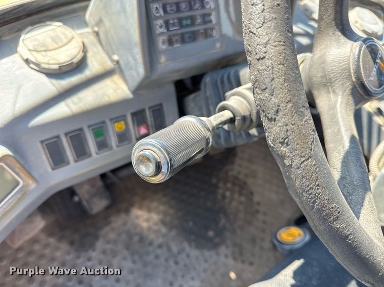 image for item DU3328 1999 Volvo L180C wheel loader