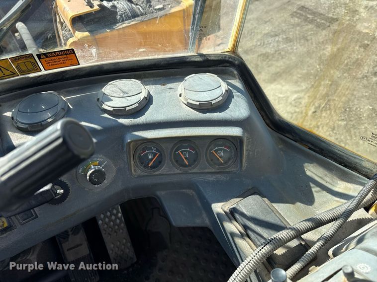 image for item DU3328 1999 Volvo L180C wheel loader