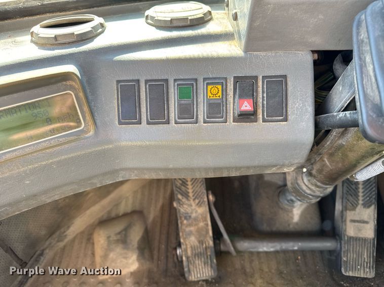 image for item DU3328 1999 Volvo L180C wheel loader