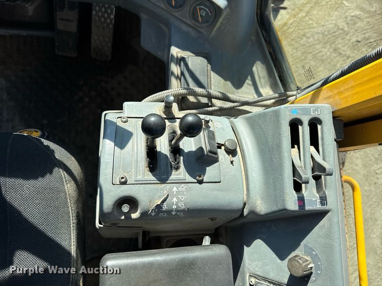 image for item DU3328 1999 Volvo L180C wheel loader