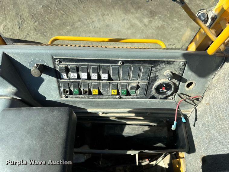 image for item DU3328 1999 Volvo L180C wheel loader