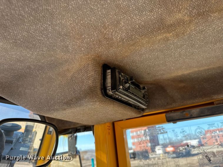 image for item DU3328 1999 Volvo L180C wheel loader