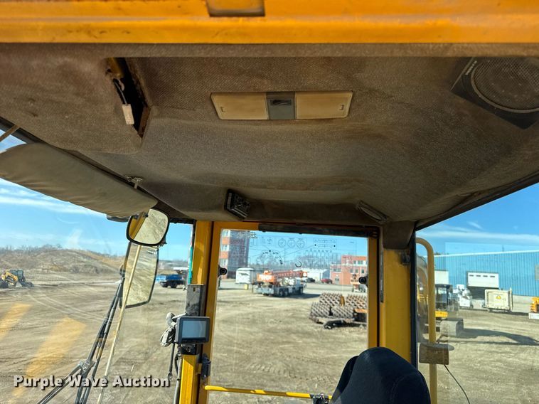 image for item DU3328 1999 Volvo L180C wheel loader