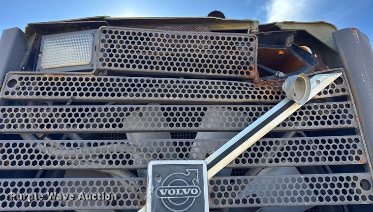 image for item DU3328 1999 Volvo L180C wheel loader