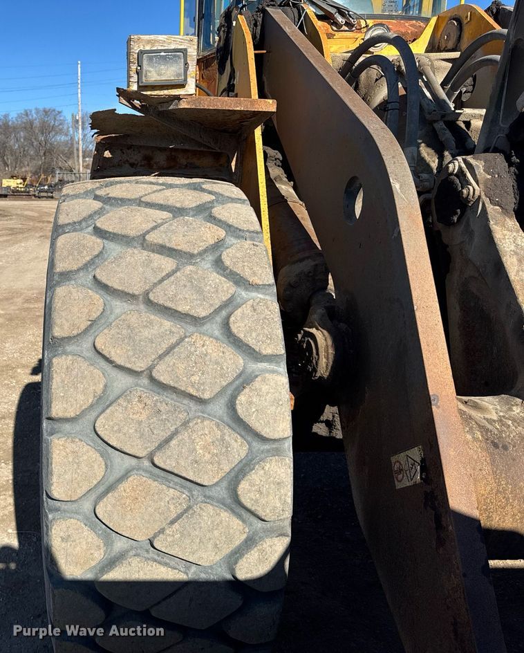 image for item DU3328 1999 Volvo L180C wheel loader