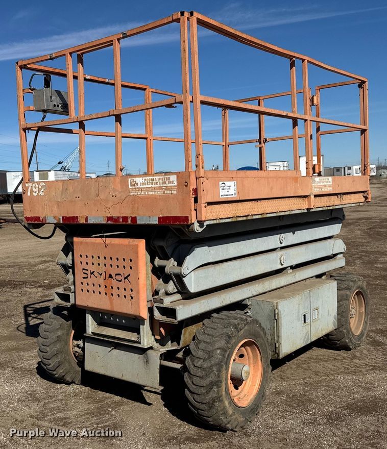 image for item DU3329 Skyjack 7027 scissor lift