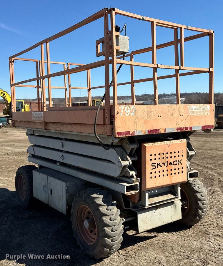 image for item DU3329 Skyjack 7027 scissor lift