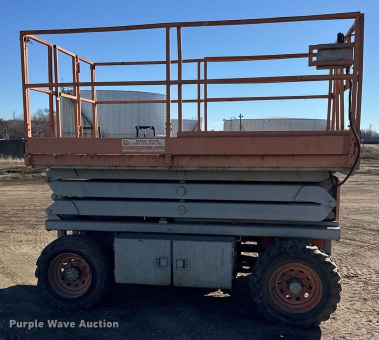 image for item DU3329 Skyjack 7027 scissor lift