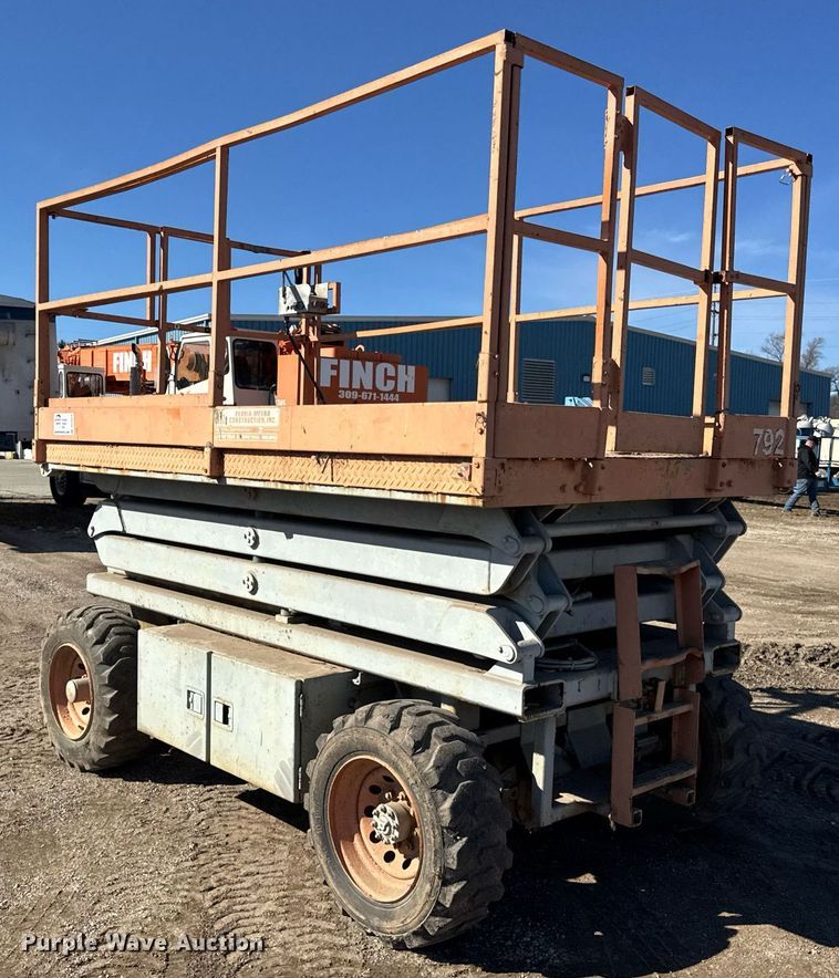 image for item DU3329 Skyjack 7027 scissor lift